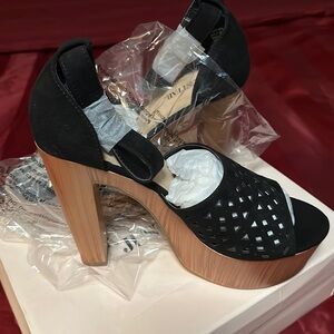 Size 8.5 JustFab Platform heels. Black in color. Brand New. Never been worn.